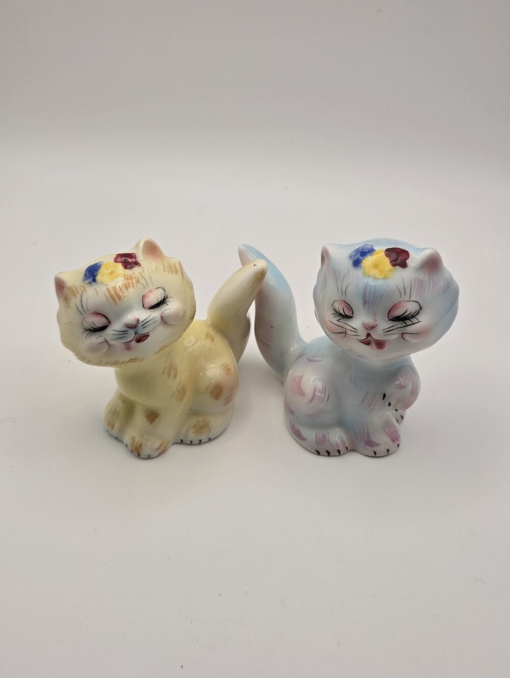 Rare Vintage Cats In Love Salt & Pepper Shakers PY Napco Collectibles